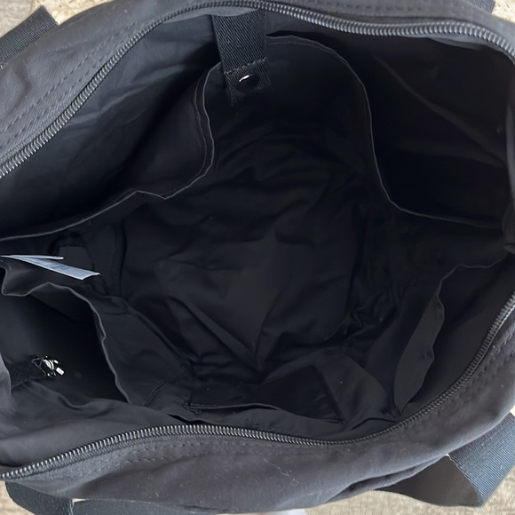 Lands End Tote . Like NEW condition . Medium size - Picture 3 of 4